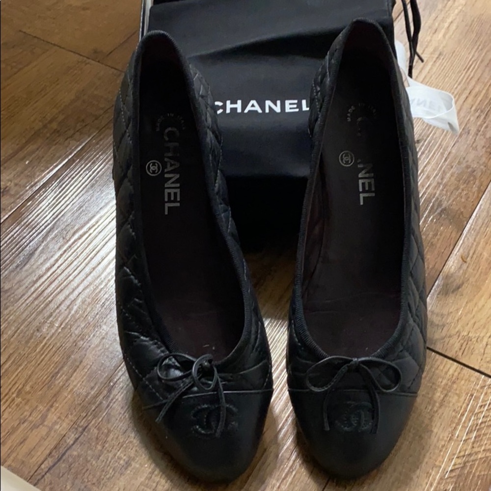 Black Quilted Chanel Leather flats!